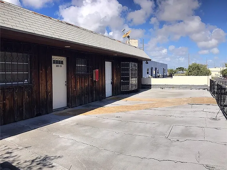 209 NW 1st Ave — Photo 9