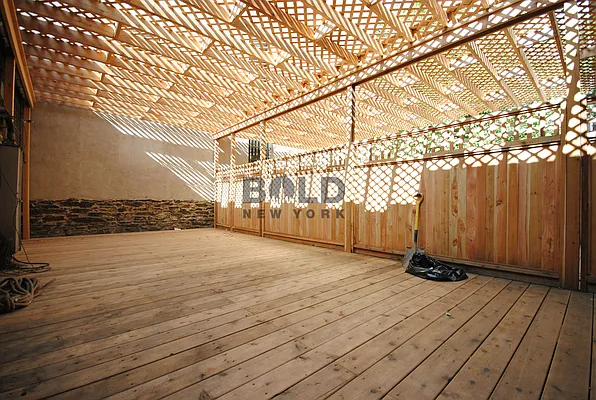 Rented by Bold New York | media 12