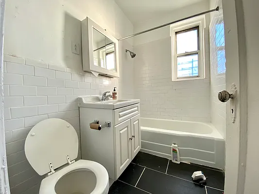 Rented by Safdie Realty Group | media 5