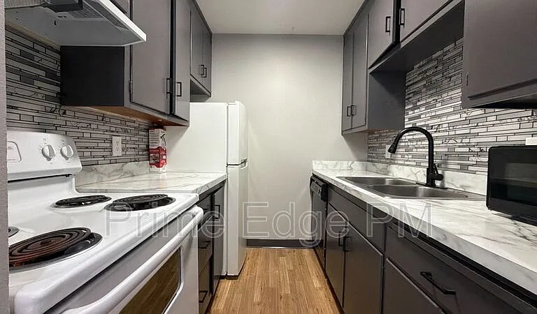 4900 Huntington Ave #4 — Photo 1