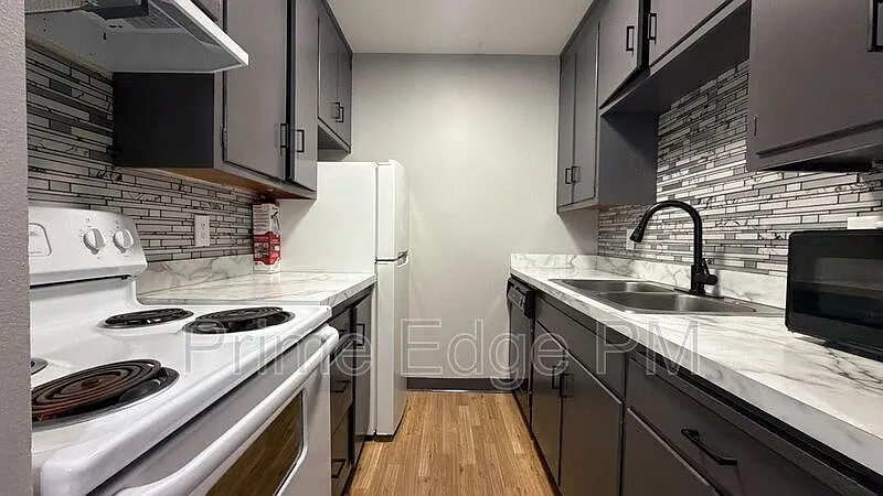 4900 Huntington Ave #4
