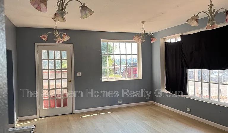 405 N High St — Photo 2