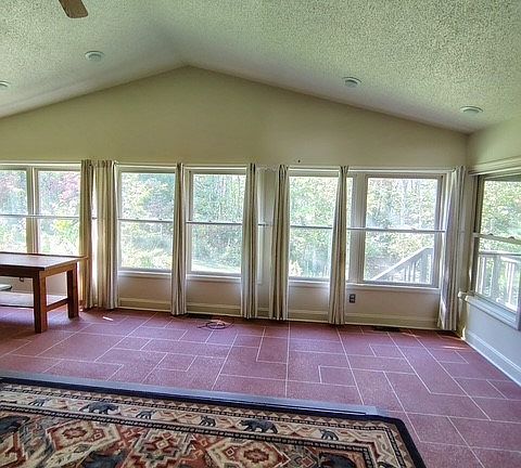 3rd image of 324 Meadows Rd