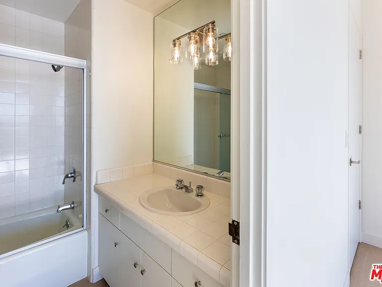 10551 Wilshire Blvd #1405 — Photo 40