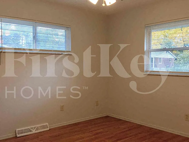 1222 Meadowbright Ln — Photo 16