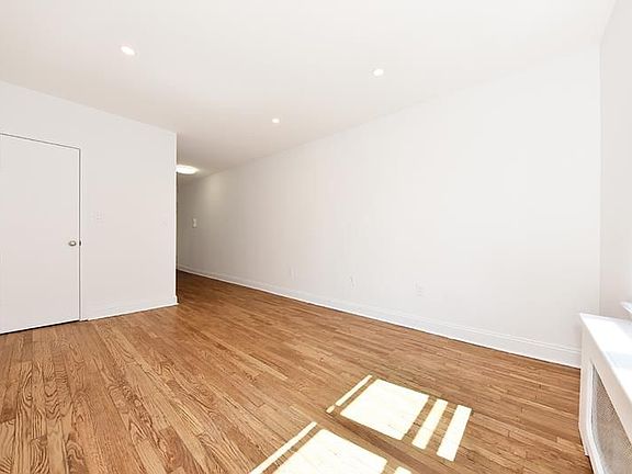 4th image of 312 W 23rd St APT 4R