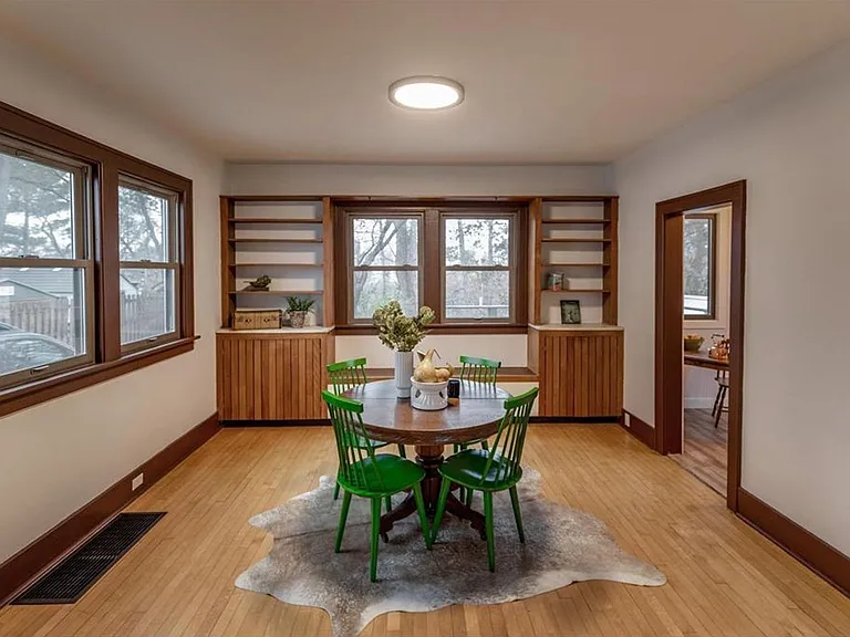 215 Chippewa St — Photo 4
