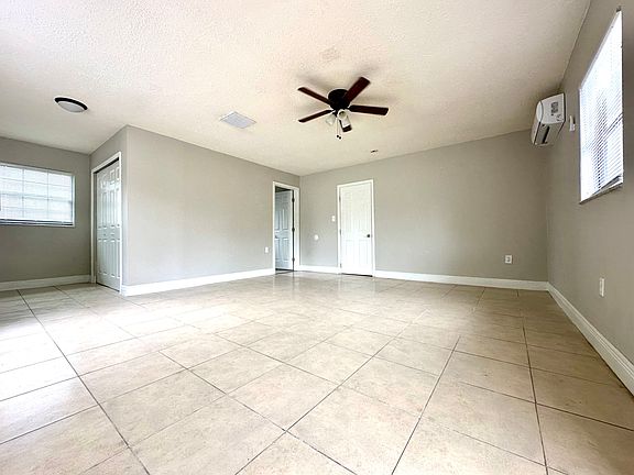 4th image of 1715 Roosevelt Ave #A
