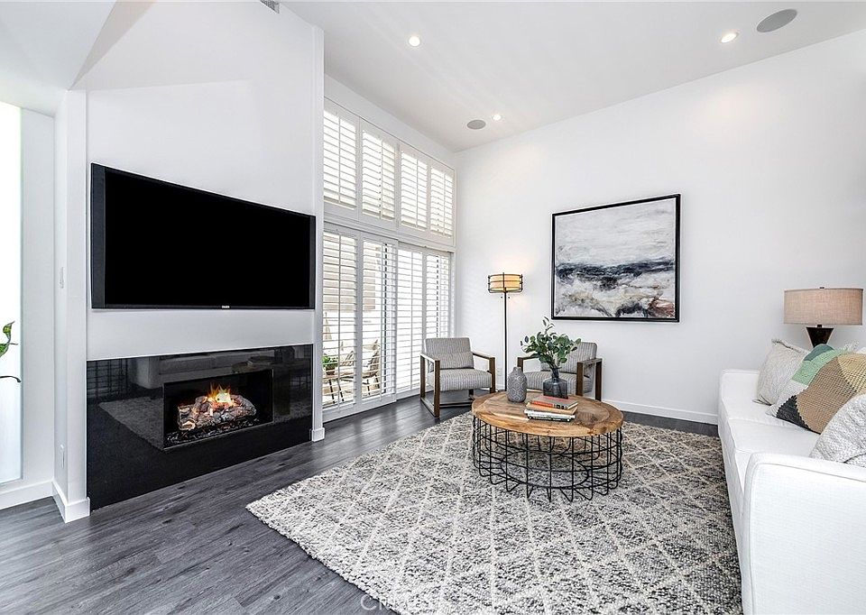 1st image of 4345 W Sarah St #3