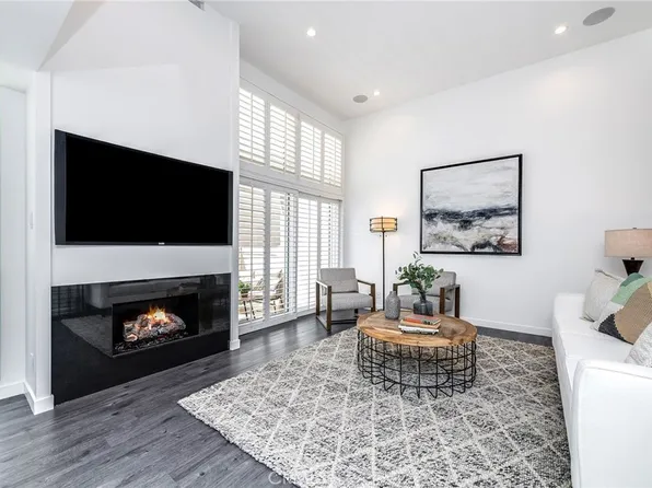 4345 W Sarah St #3, Burbank, CA 91505