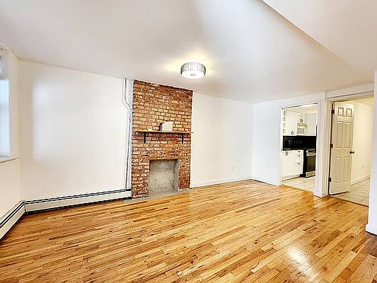 3rd image of 255A 19th St #1