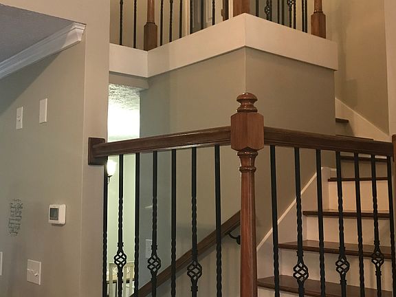 2nd image of 122 Whispering Pines Ct