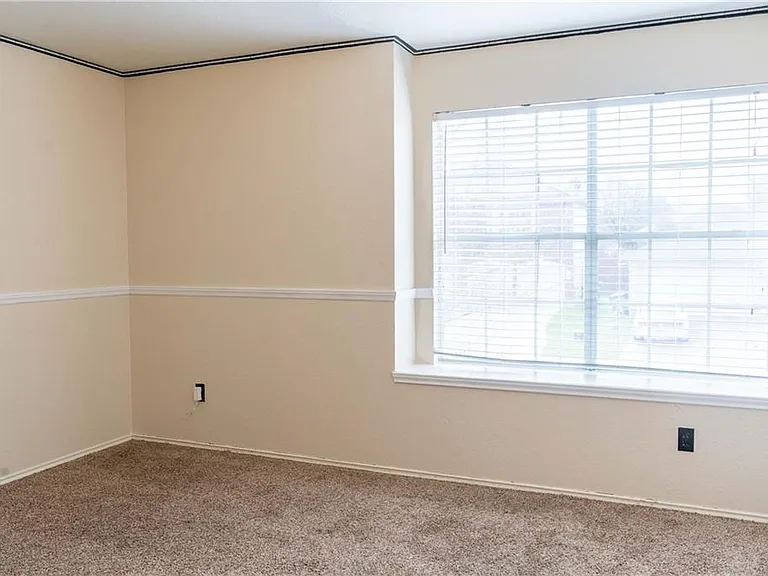 1608 Diana Dr — Photo 31