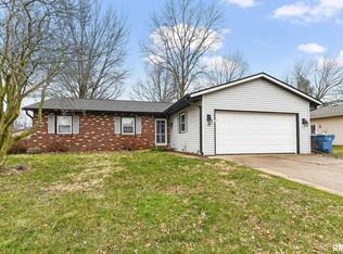 11 Merlin Dr, Rochester, IL 62563