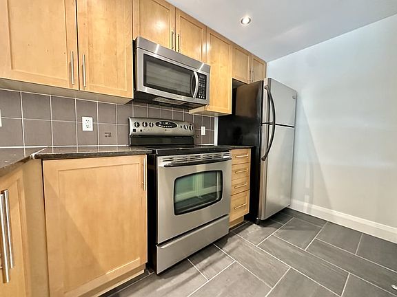 4th image of 200 Lett St #602