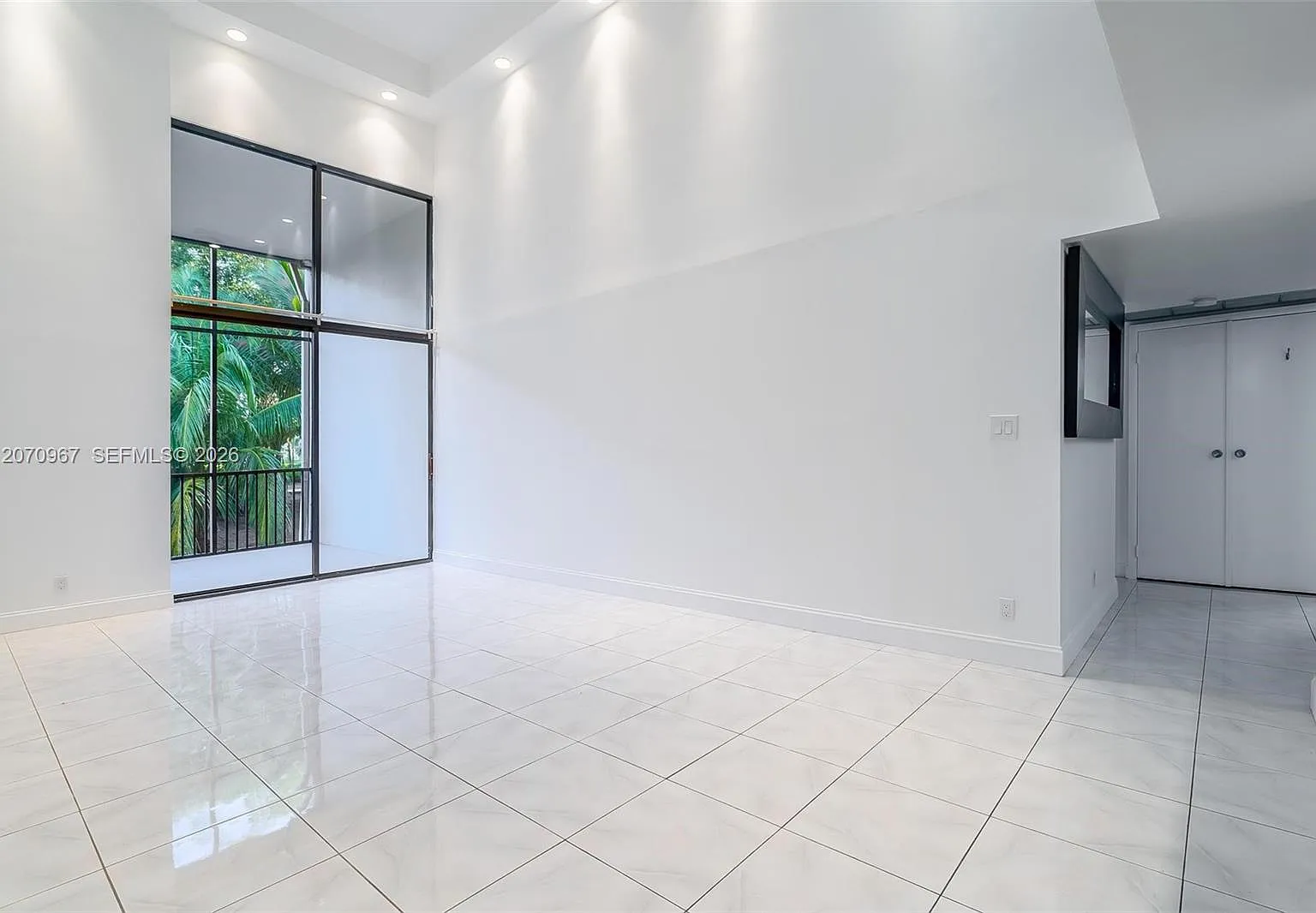 Coronado Condo- Tower Ii — Photo 1