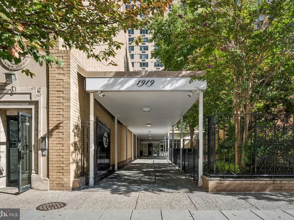 1919 Chestnut St APT 707, Philadelphia, PA 19103