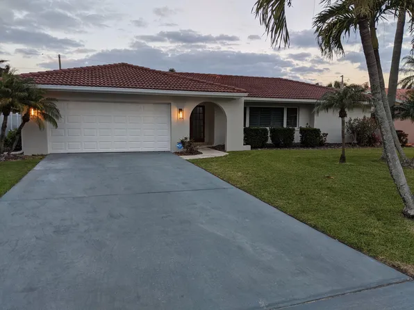 113 15th St, Belleair Beach, FL 33786