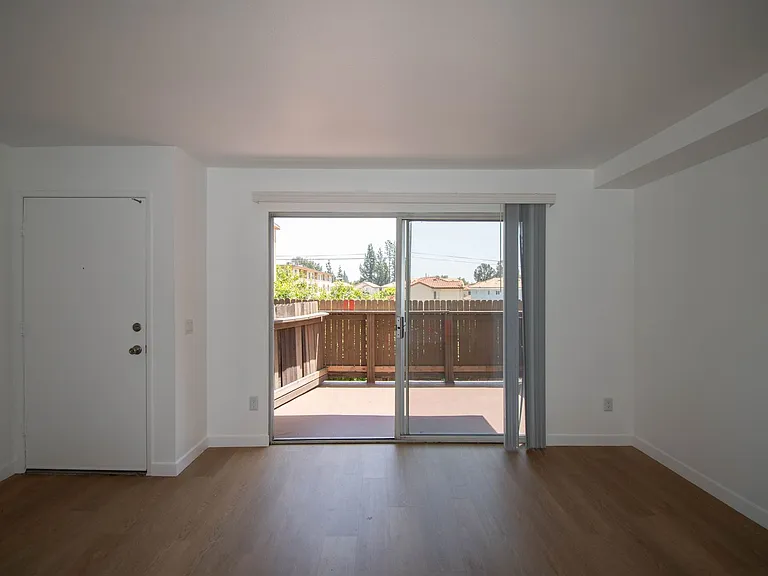 15520 Foothill Blvd — Photo 2