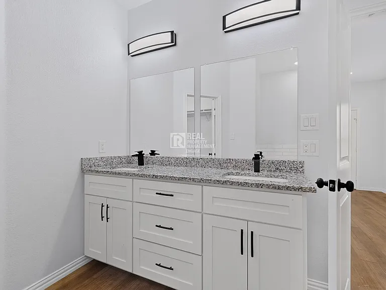 2000 Skylark Dr — Photo 30