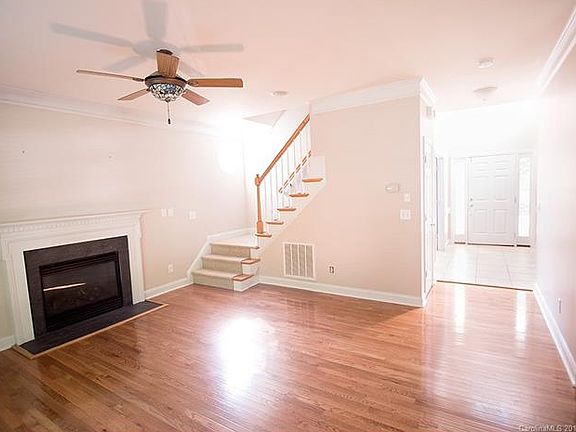 5th image of 9612 Willow Leaf Ln #12