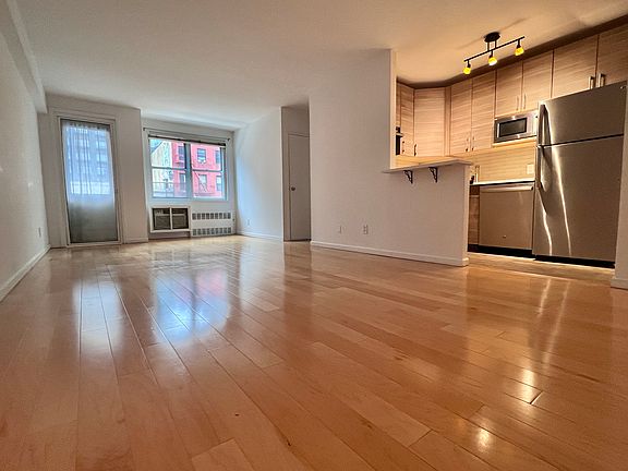 5th image of 170 W 23rd St APT 3K