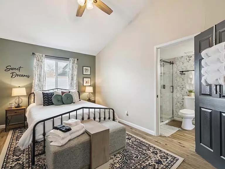 8902 W Loma Ln — Photo 7
