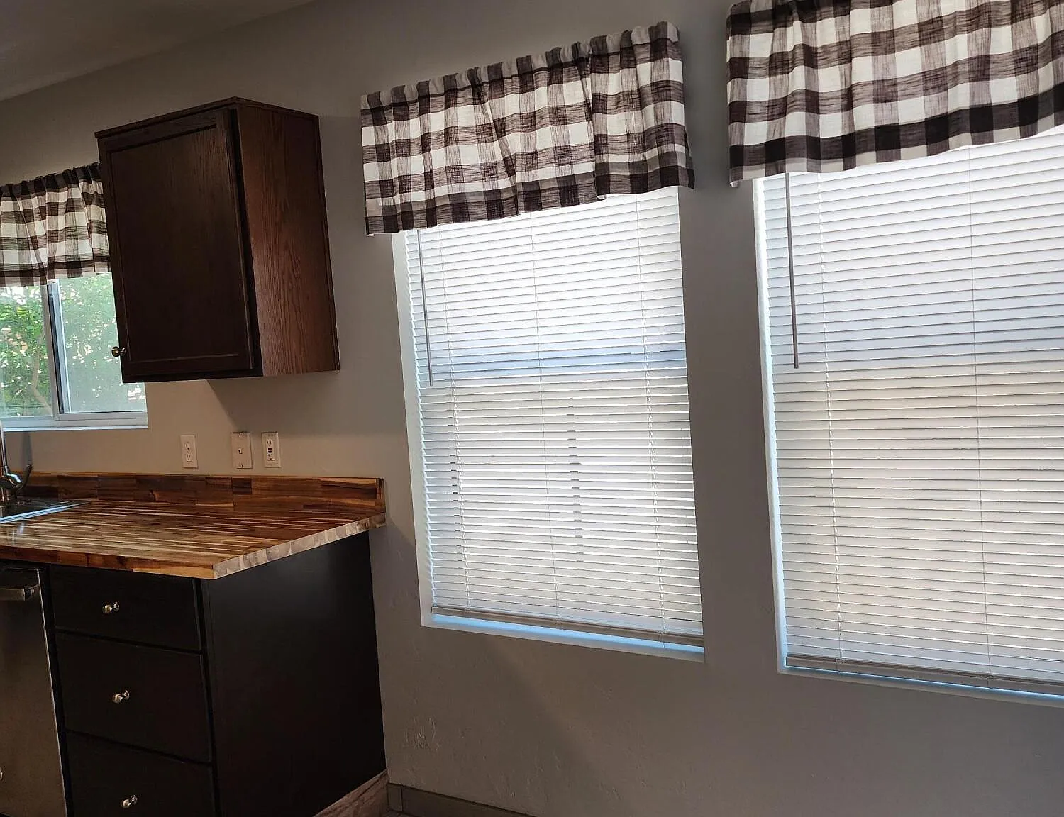 3 bed, 2.5 bath, 1274 sqft, $1,650 — Photo 4