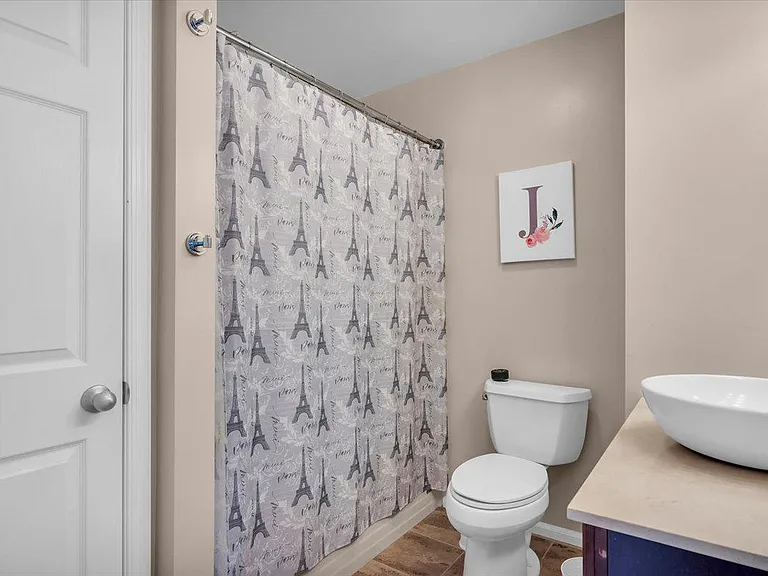 211 Harbourtown Blvd — Photo 19