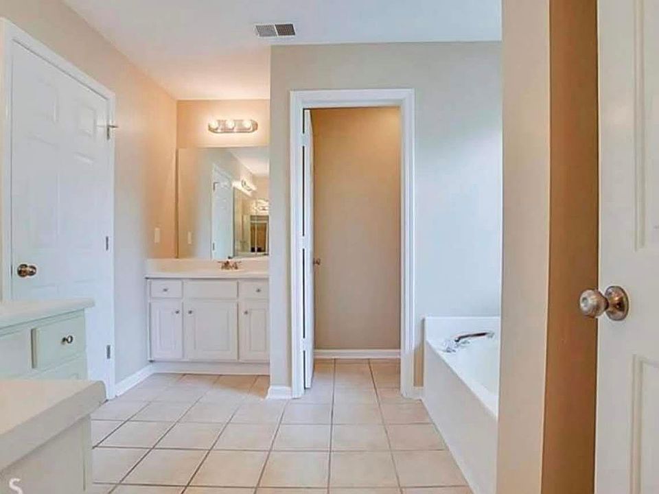 2nd image of 1321 Shiloh Trail East NW