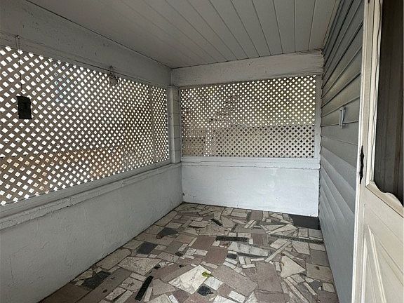 5th image of 840 Clifton St