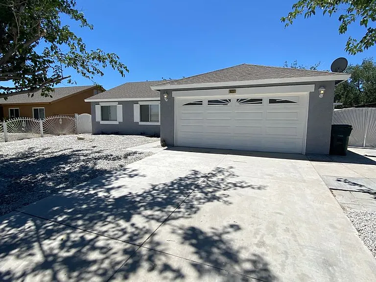 10231 Lawson Ave — Photo 2
