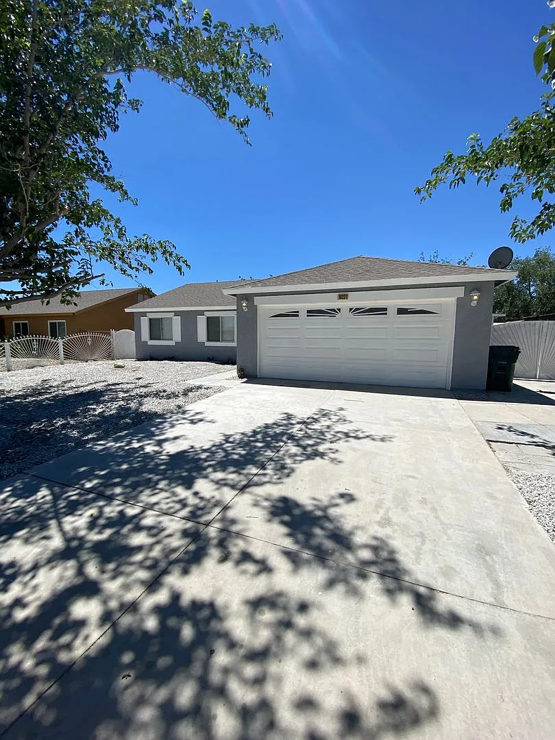 Building Photo - 10231 Lawson Ave