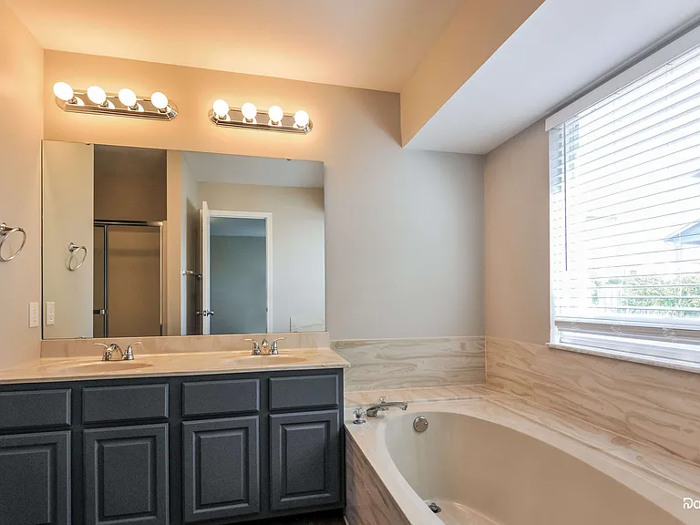 2702 Red Cedar Parc Dr S — Photo 9