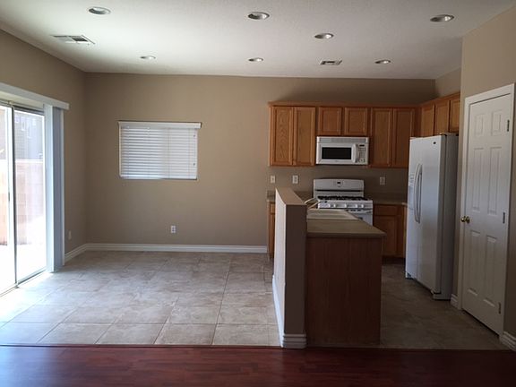 3rd image of 3769 Carisbrook Dr