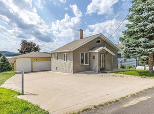 302 Walnut St, Genoa, WI 54632