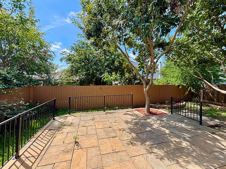 726 Silverado Way — Photo 18