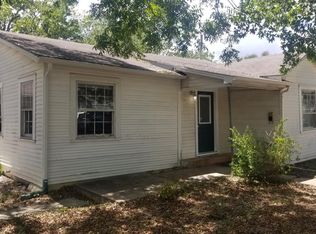 921 W 5th St, Taylor, TX 76574