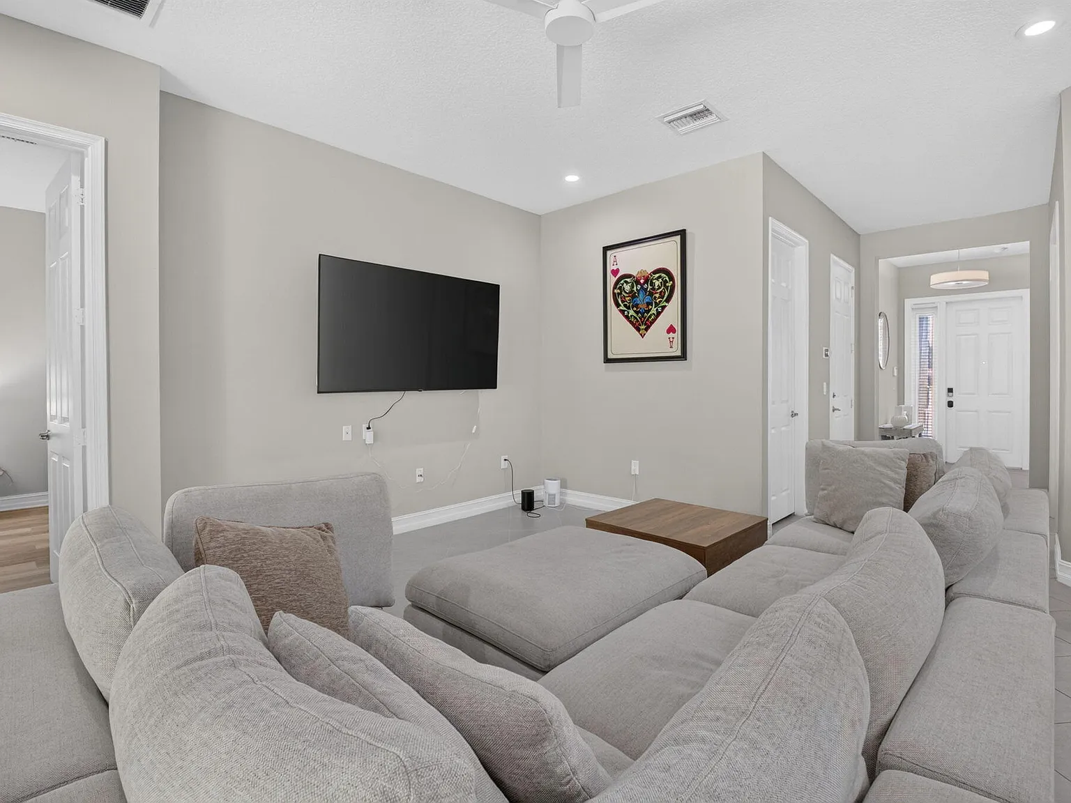 3 bed, 2.0 bath, 1490 sqft, $4,900 — Photo 4