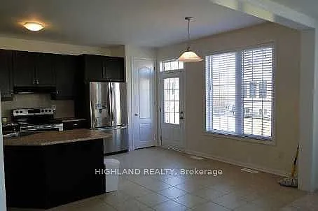 513 Tyrone Cres — Photo 3