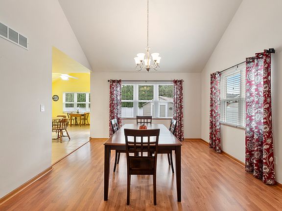 5th image of 1582 Sun Ridge Dr