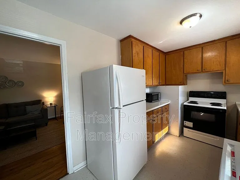 1941 Morehead Ave — Photo 7
