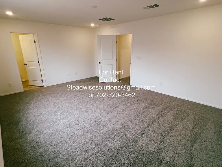 Large Owner's Bedroom