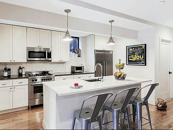 3rd image of 65 Park Pl APT 2A