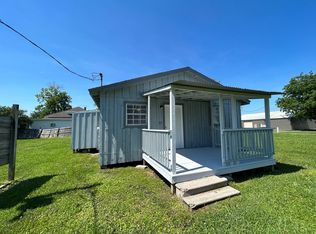 611 Willcox St, Anahuac, TX 77514