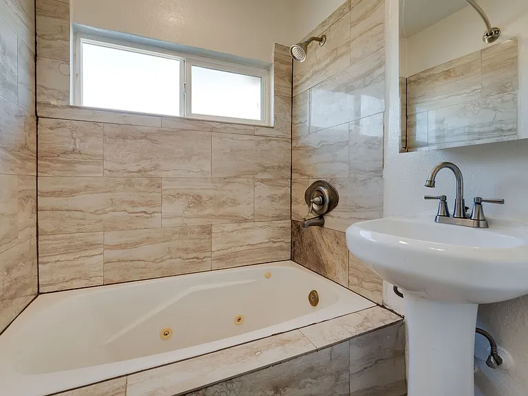 7726 Laurie Way — Photo 14
