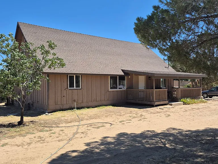 6906 Phelan Rd — Photo 3