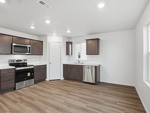 5th image of 824 E K St