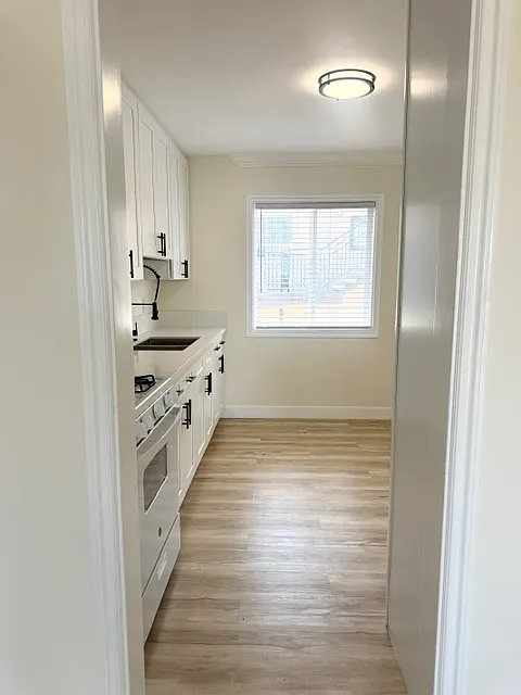 2 bed, 800 sqft, $2,400 — Photo 2