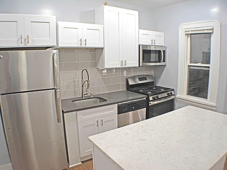 Ridgewood Apartments — Photo 8
